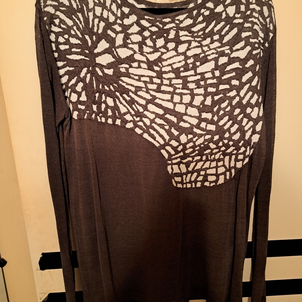 Sarah Pacini Black and White Patterned Knit Top